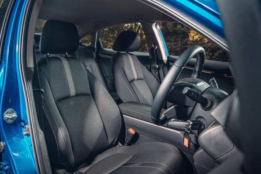 Интерьер Honda Civic Sedan (FC) 2018 года  (UK) (фото 4 из 94)